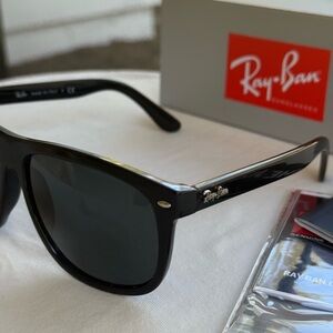 Ray-Ban Boyfriend RB4147 Black Square Sunglasses 601/87 w/ Box